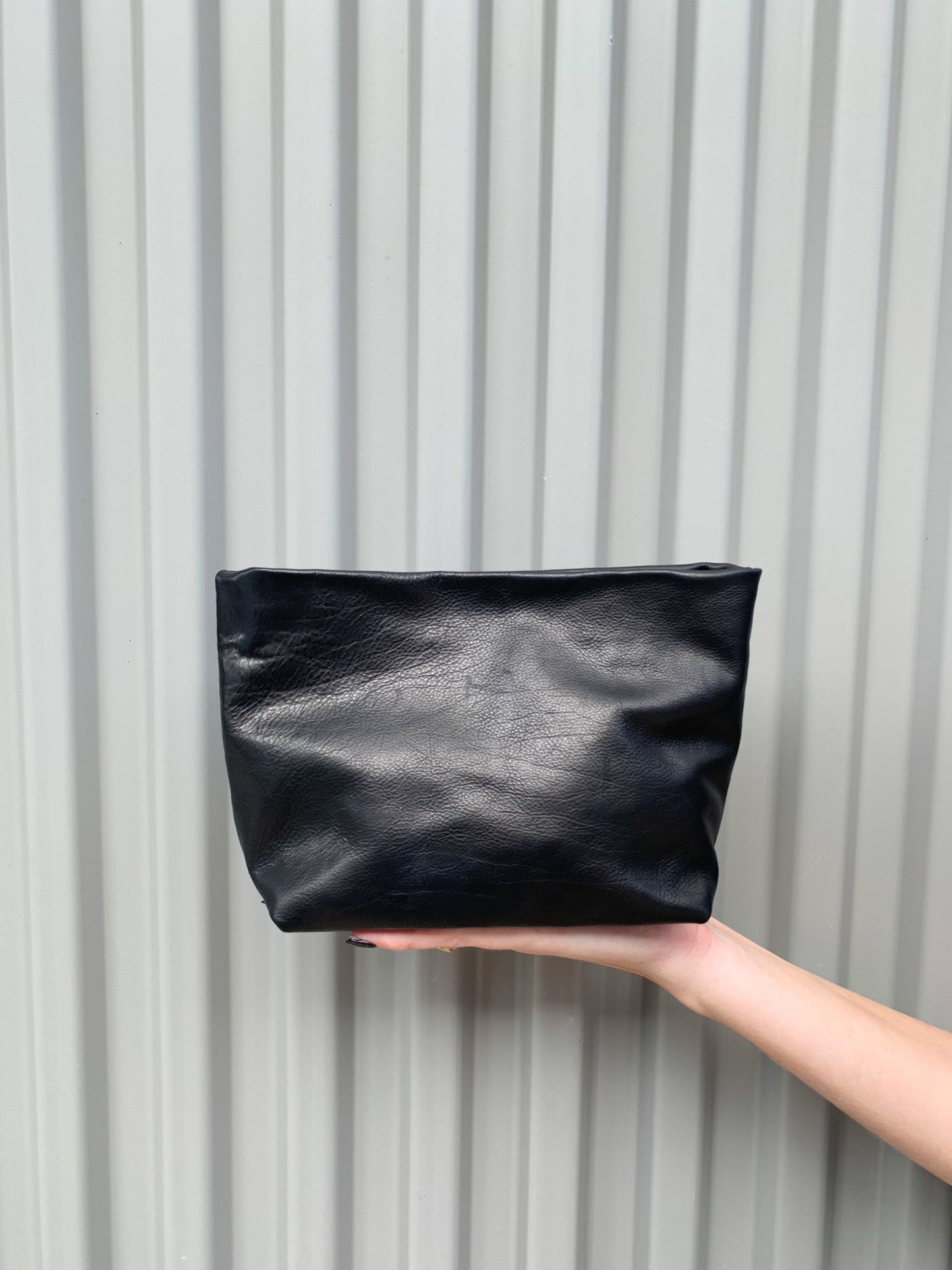Hapkeh Sleek Leather Clutch