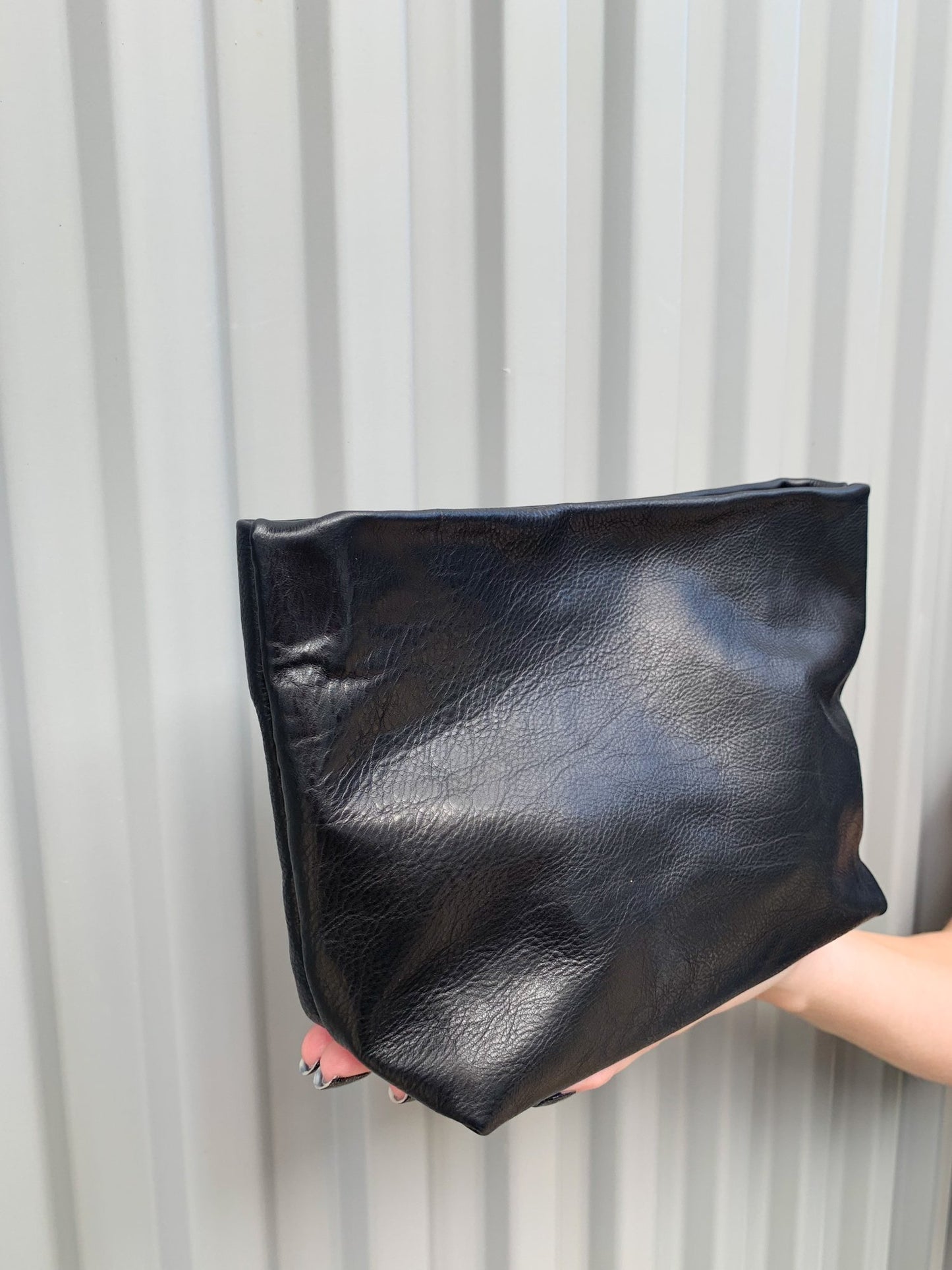 Hapkeh Sleek Leather Clutch